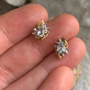Blue topaz and diamonds stud earrings